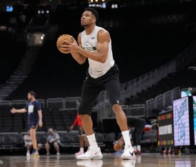 留队！雄鹿交易截止日留下字母哥 莫兰特留在灰熊